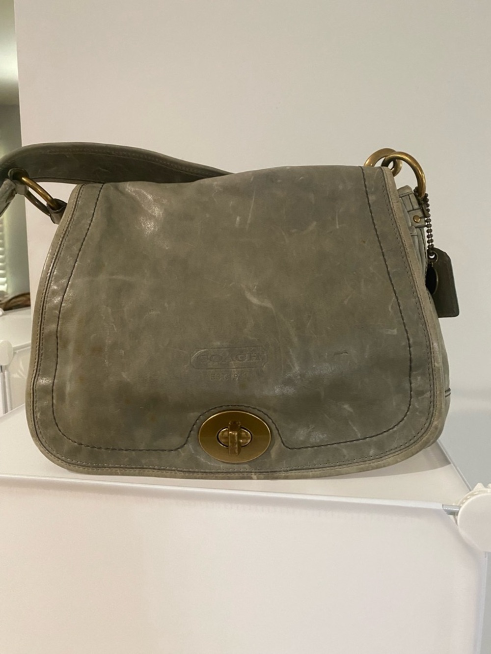 Coach Gray Leather Turnlock Shoulder Bag with Brass Hardware - Picture 3 of 10